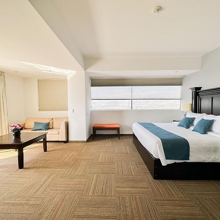Hotel Stadium León Zewnętrze zdjęcie Suite at the hotel