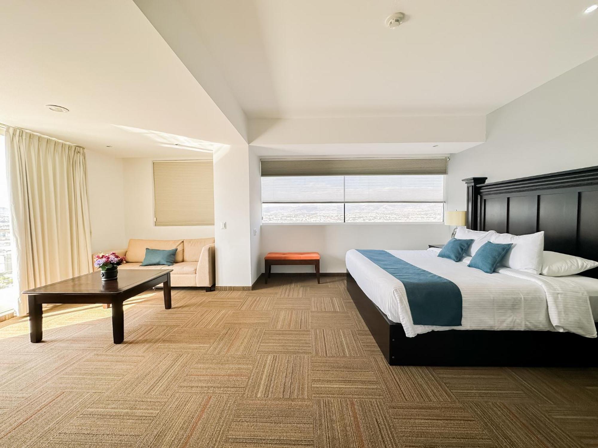 Hotel Stadium León Zewnętrze zdjęcie Suite at the hotel